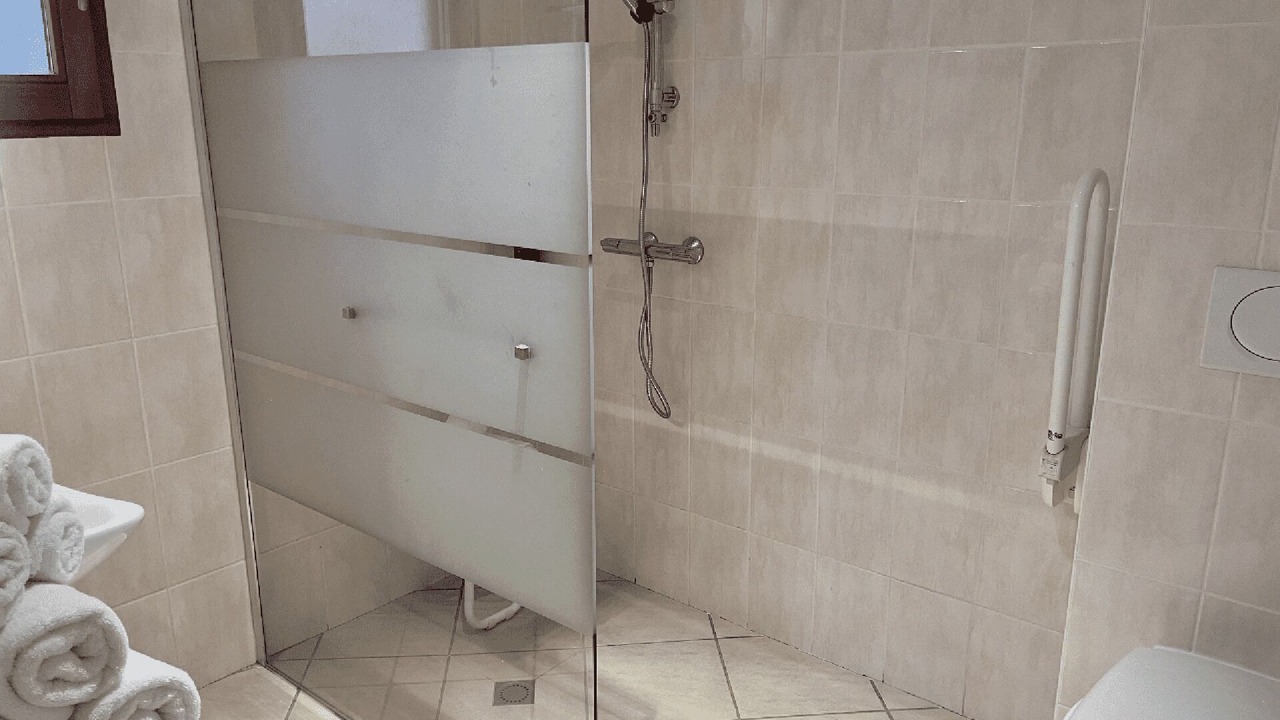 Photo of Bathroom in La Cote-Saint-Andre