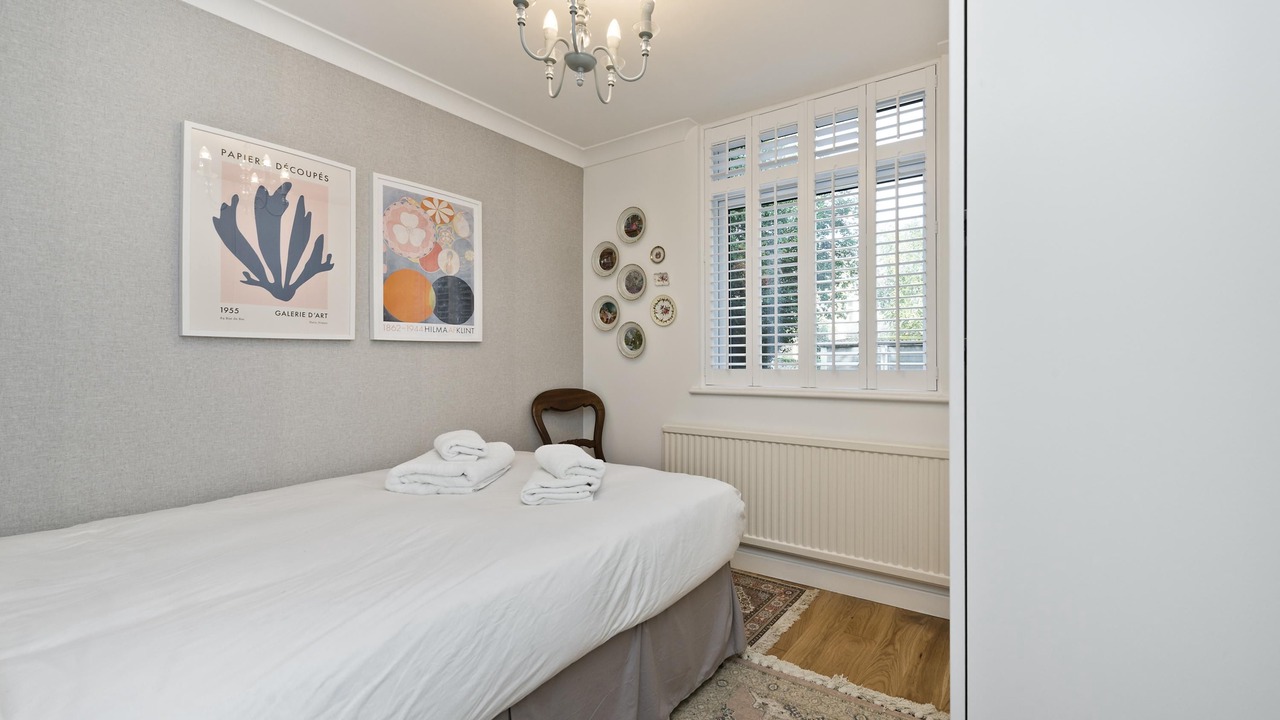 Photo of Bedroom in Kew