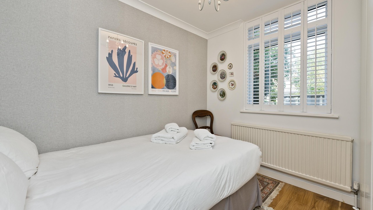 Photo of Bedroom in Kew