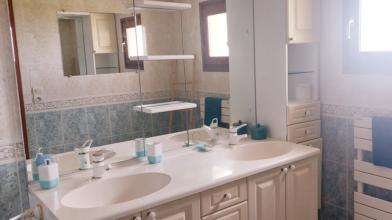 Photo of Bathroom in Saint-Genes-de-Castillon