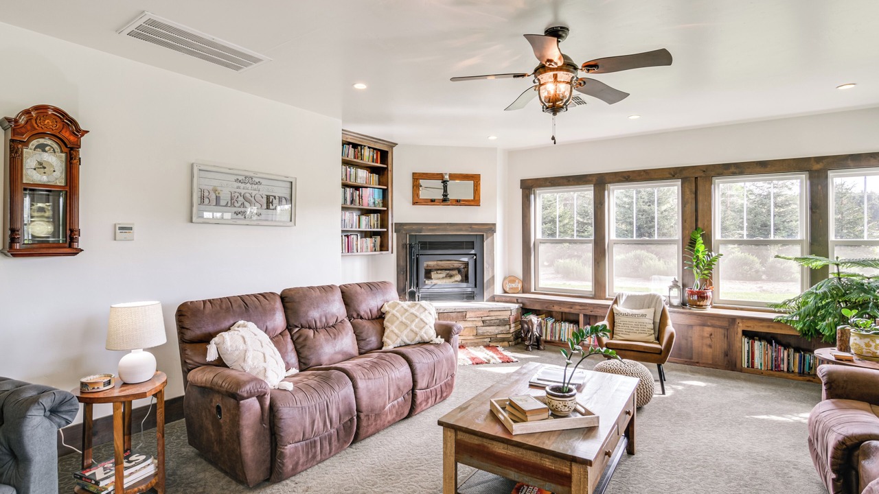 Photo of Livingroom in Glenn County