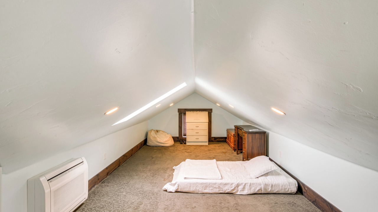 Photo of Bedroom in Glenn County