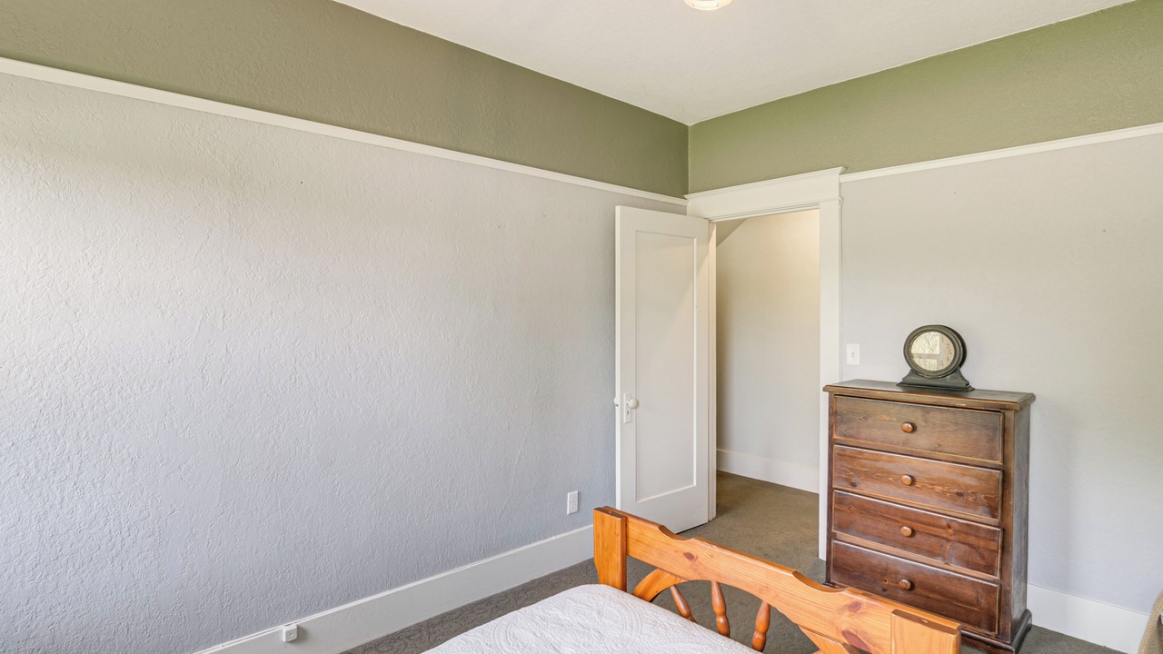 Photo of Bedroom in Glenn County