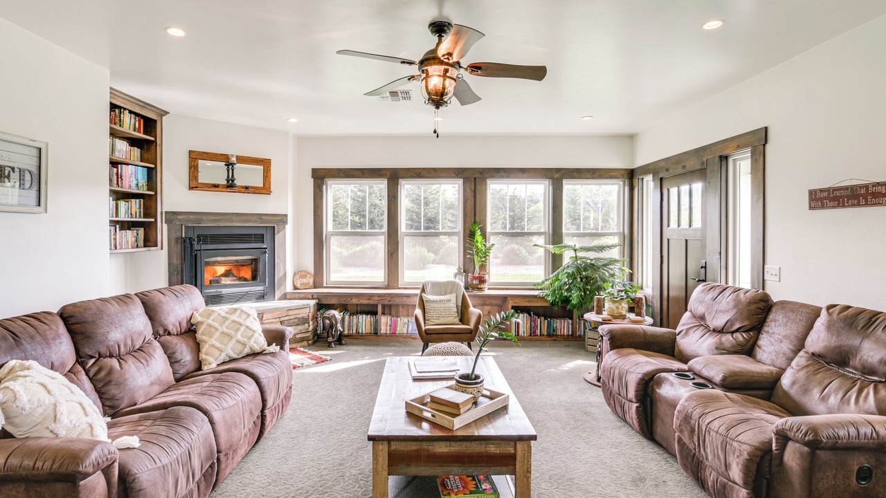 Photo of Livingroom in Glenn County