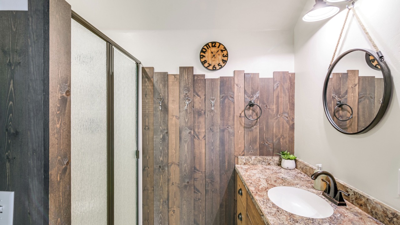 Photo of Bathroom in Glenn County