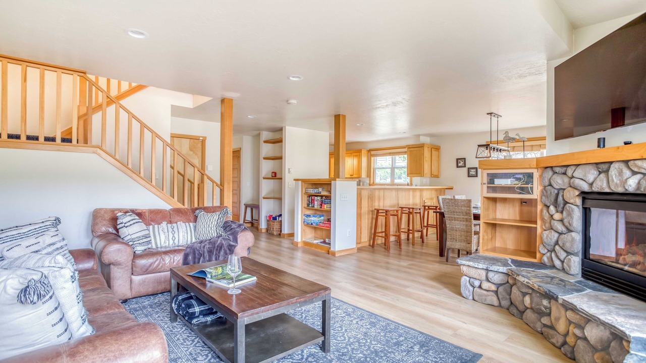 Photo of Livingroom in Shorepine Village