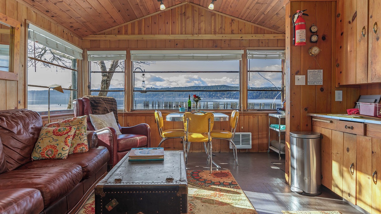 Photo of Livingroom in Matlock