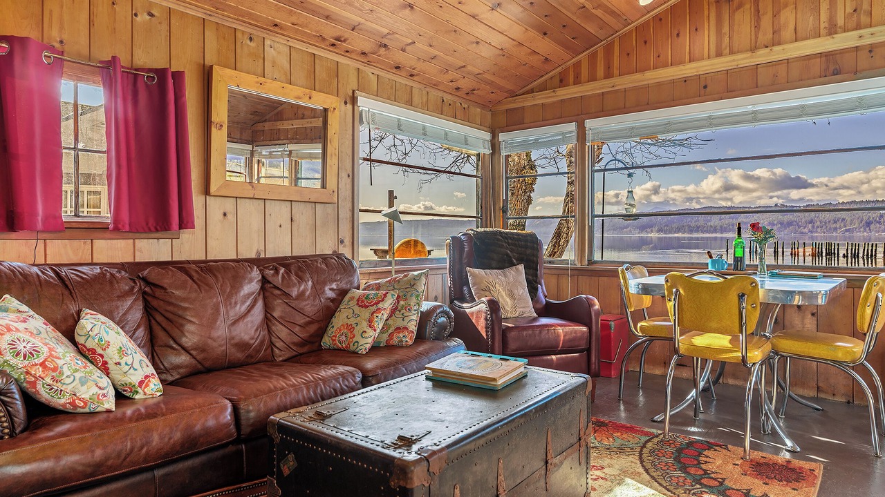 Photo of Livingroom in Matlock