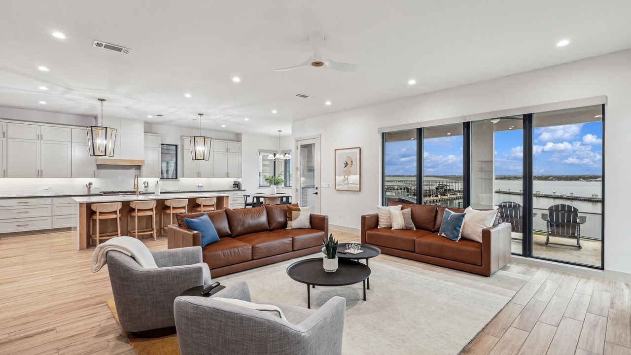 Photo of Livingroom in Graford
