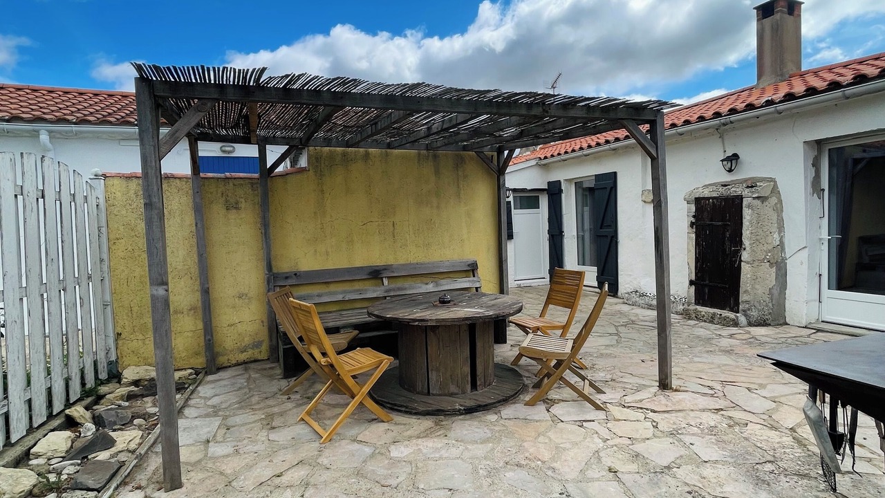 Photo of Outdoor in Grues