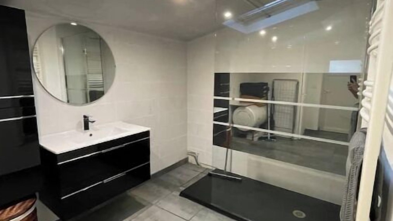 Photo of Bathroom in Grues