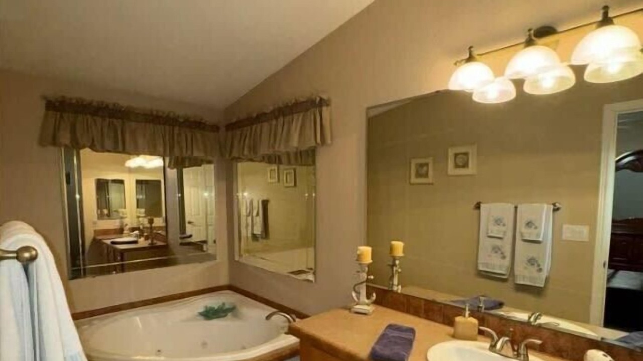 Photo of Bathroom in Parker Strip