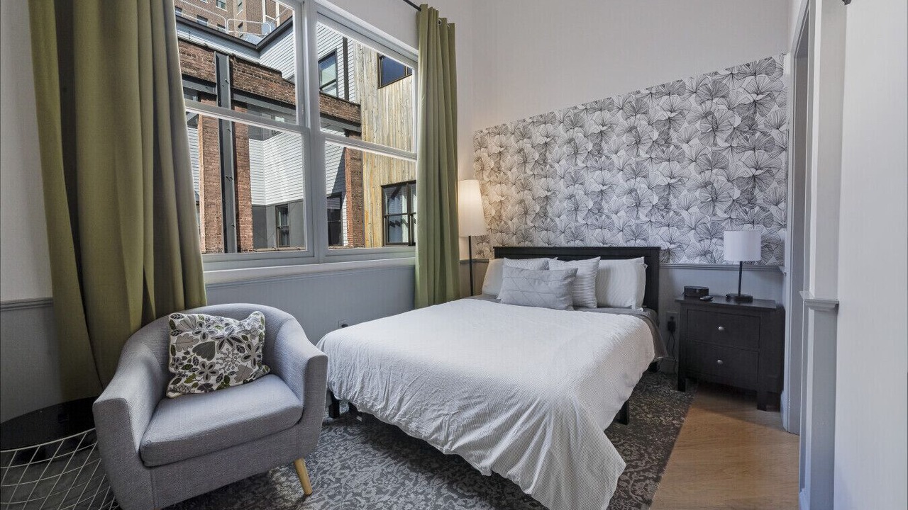 Photo of Bedroom in Central City