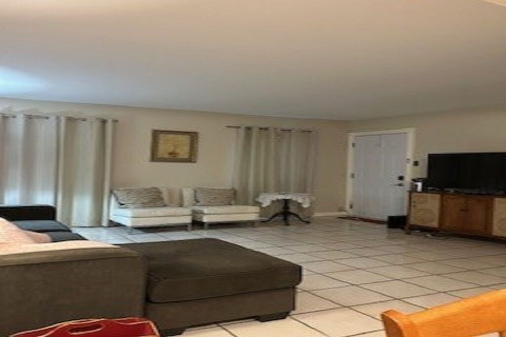Photo of Livingroom in Westbury