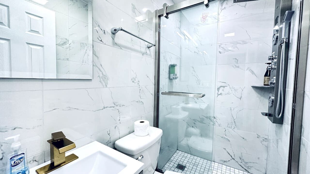 Photo of Bathroom in Graduate Hospital