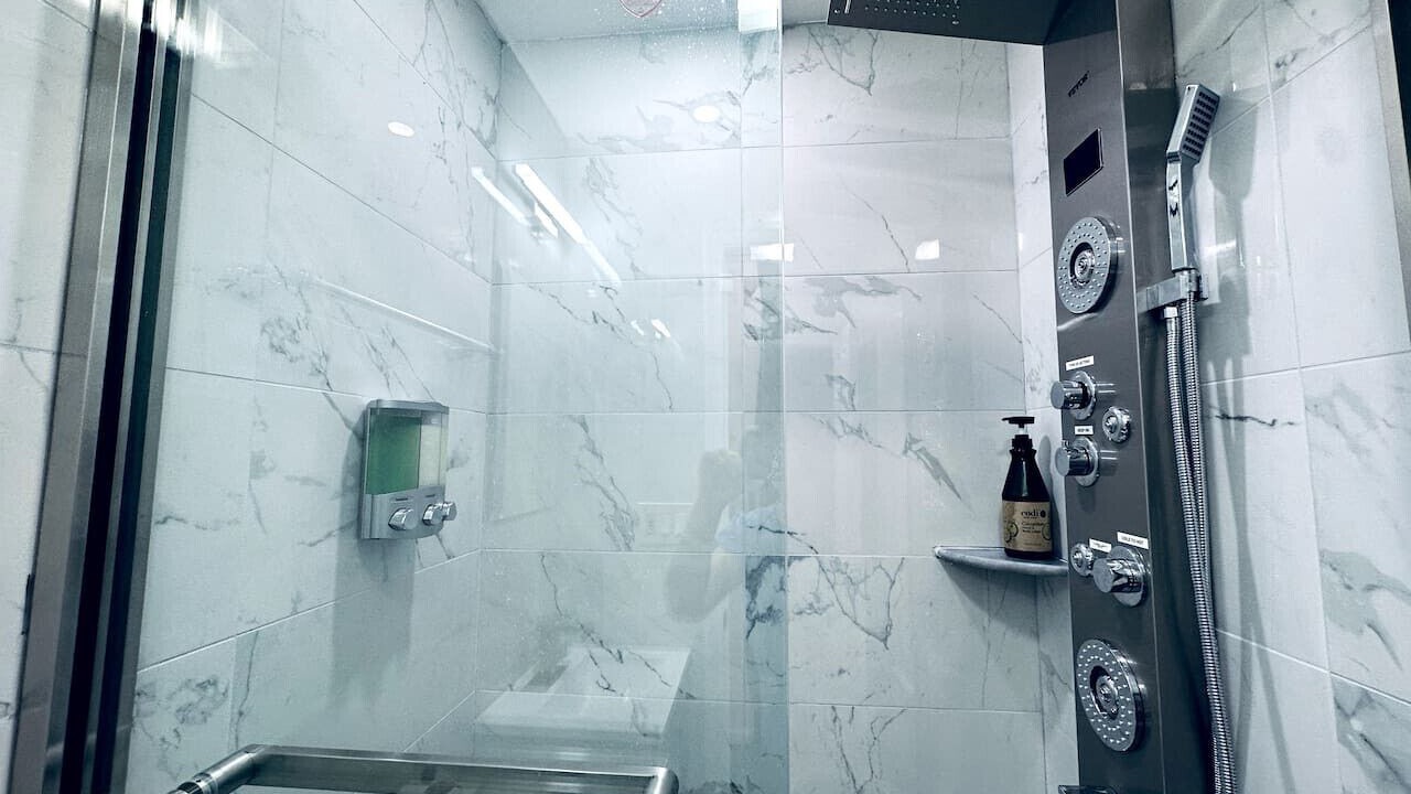 Photo of Bathroom in Graduate Hospital