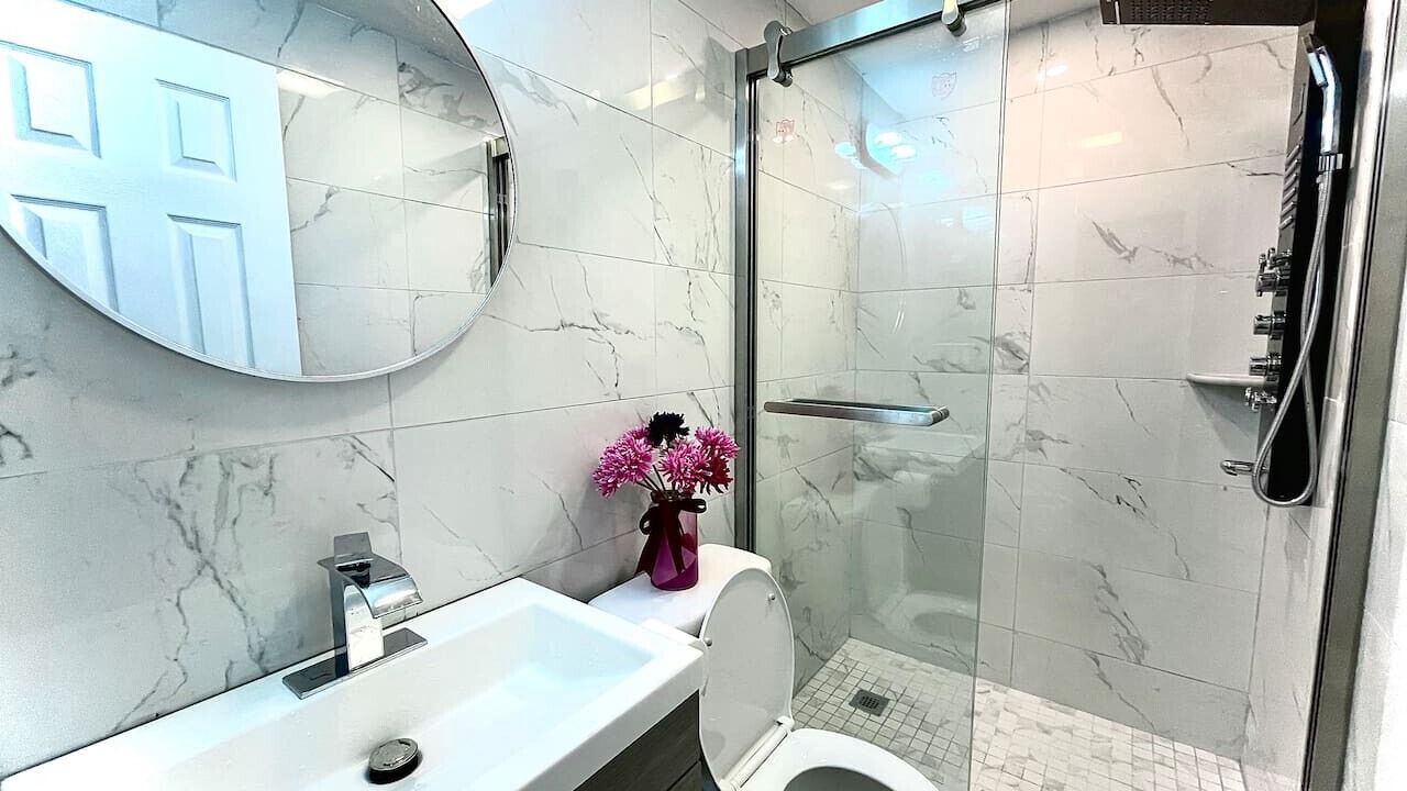 Photo of Bathroom in Graduate Hospital