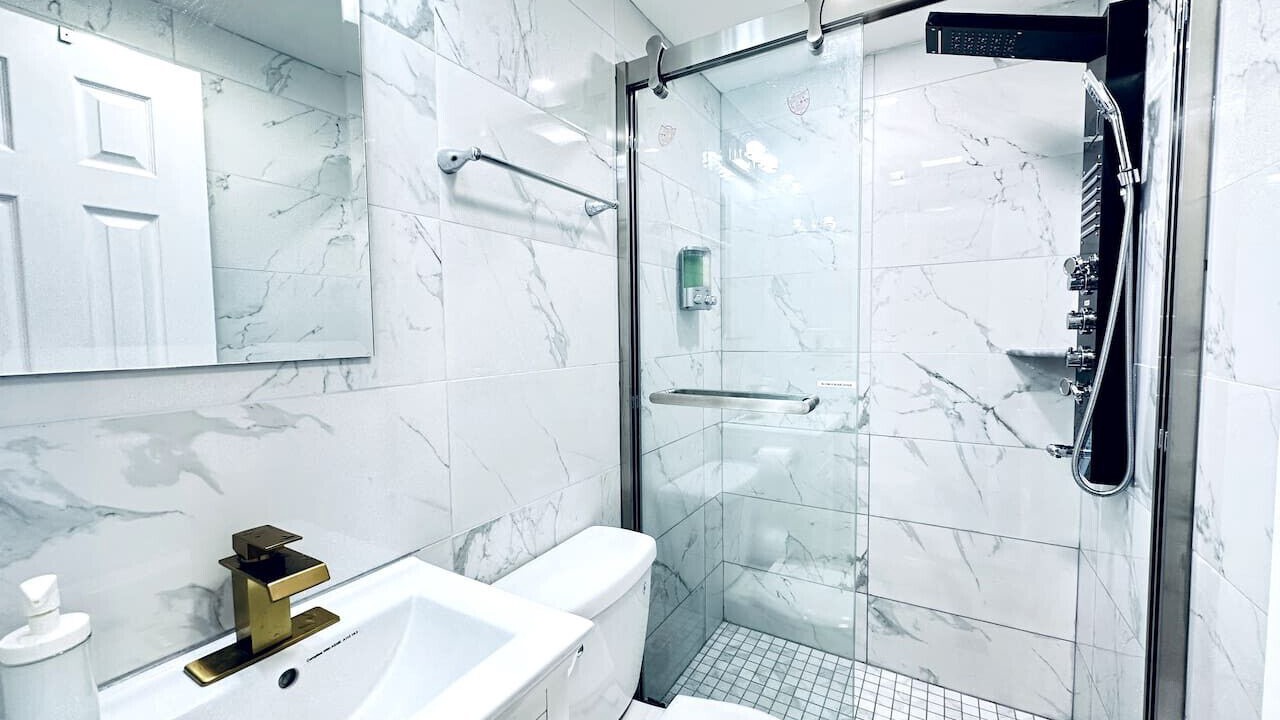 Photo of Bathroom in Graduate Hospital
