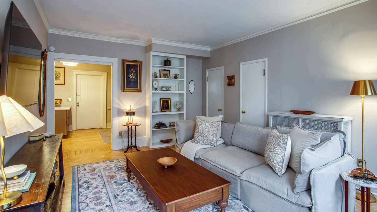 Photo of Livingroom in East Avenue