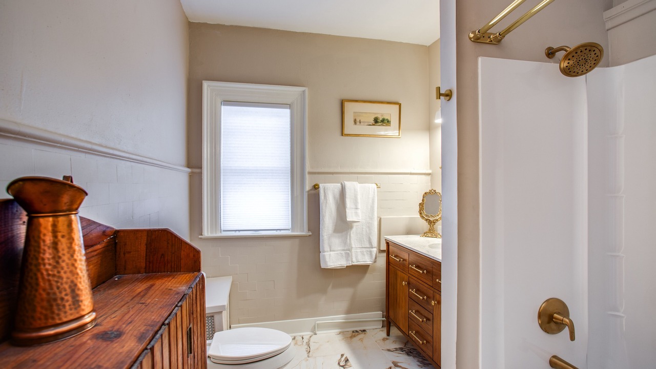 Photo of Bathroom in East Avenue