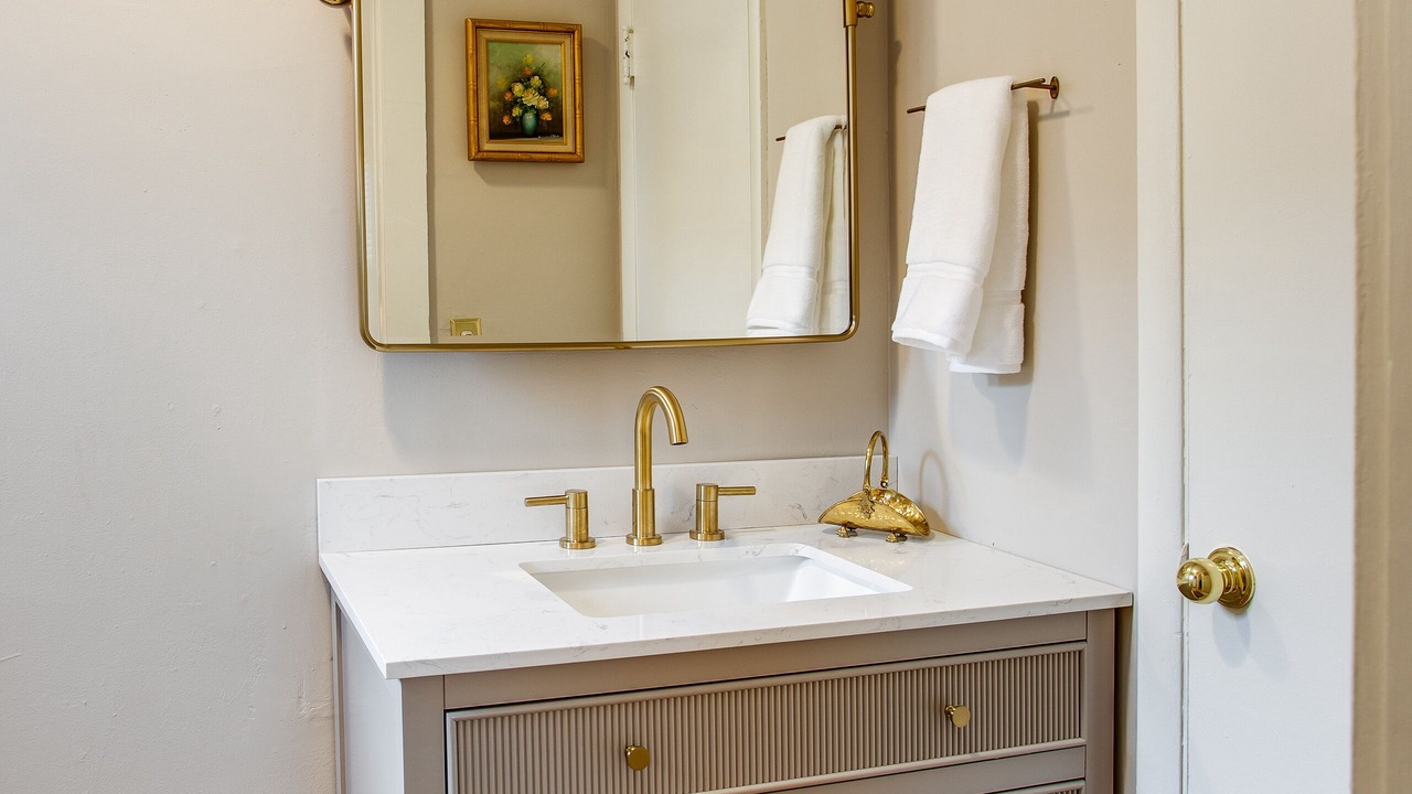 Photo of Bathroom in East Avenue