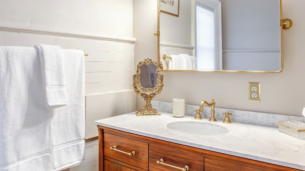 Photo of Bathroom in East Avenue