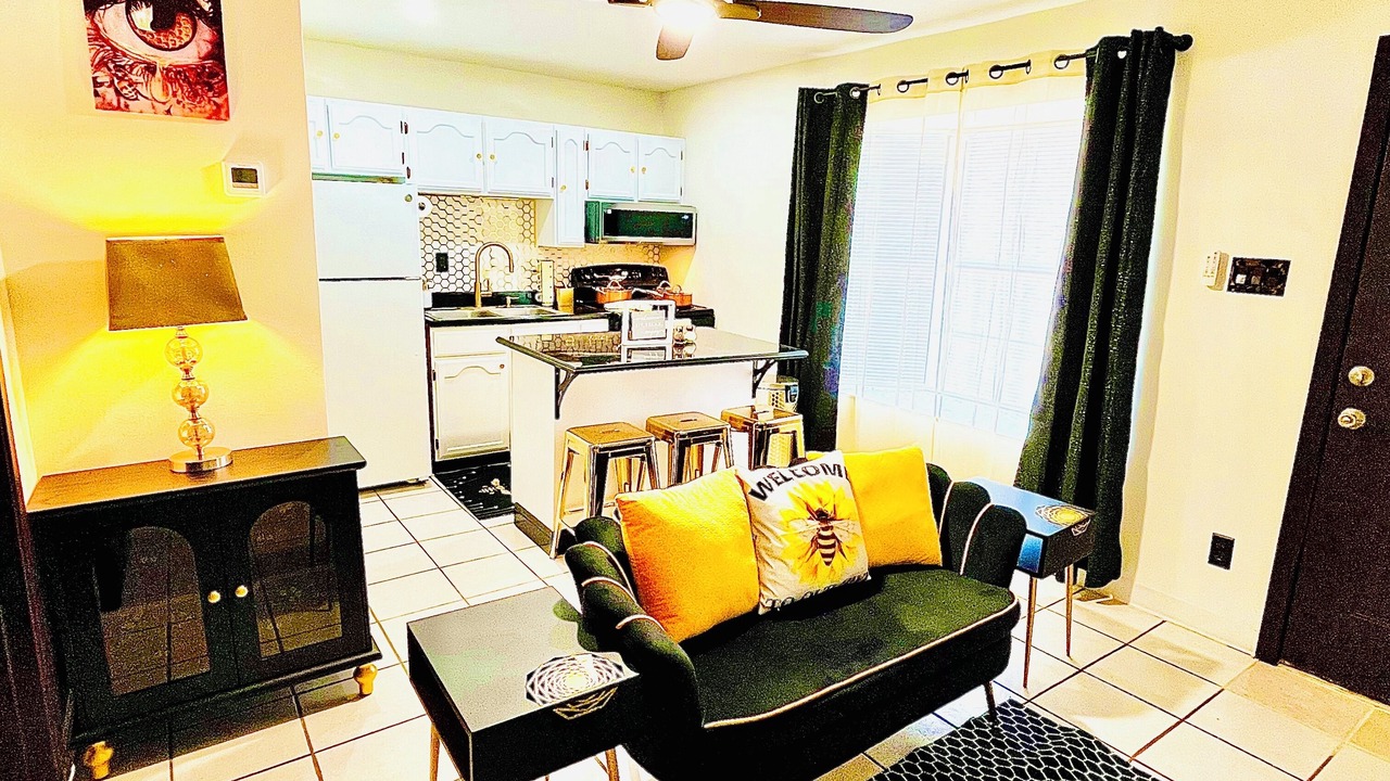 Photo of Livingroom in Eastern Division