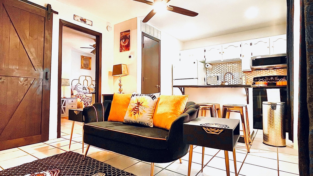 Photo of Livingroom in Eastern Division