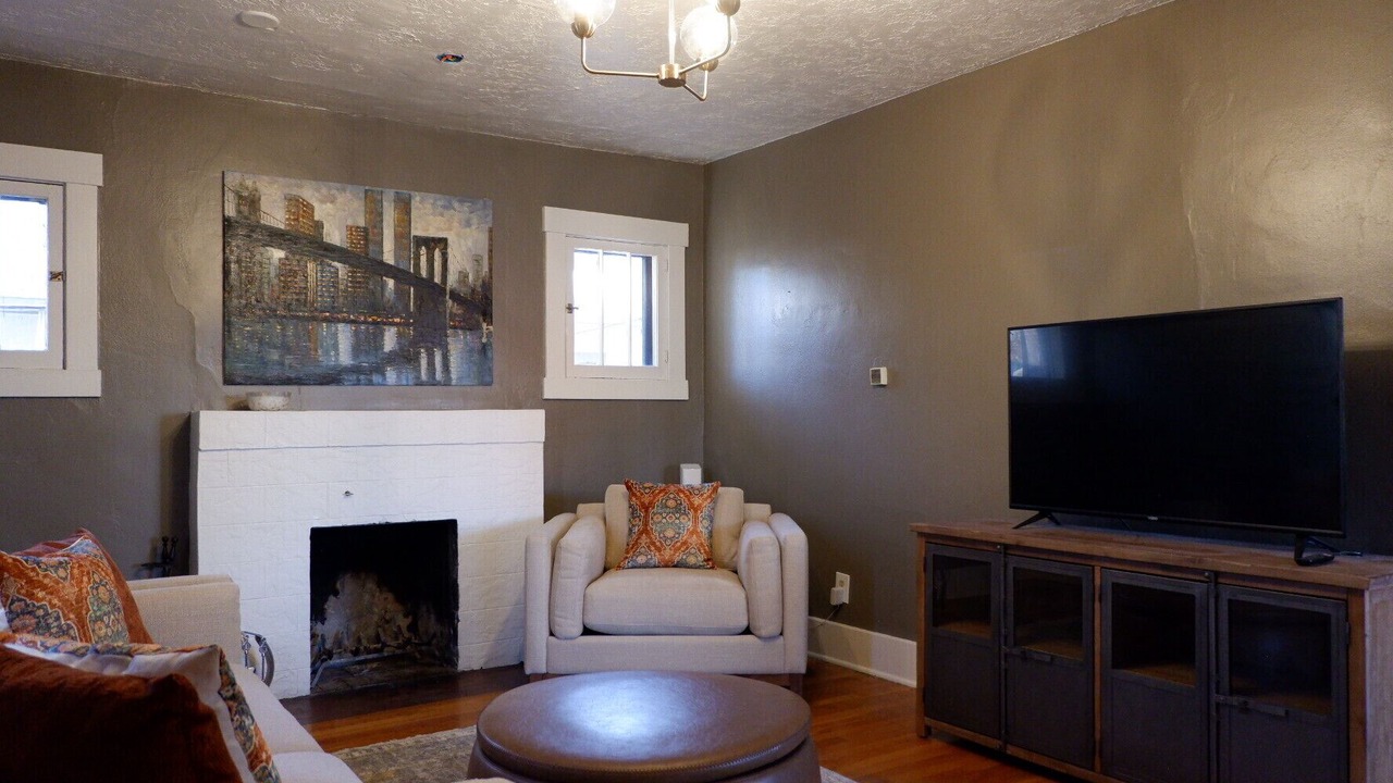 Photo of Livingroom in University Heights