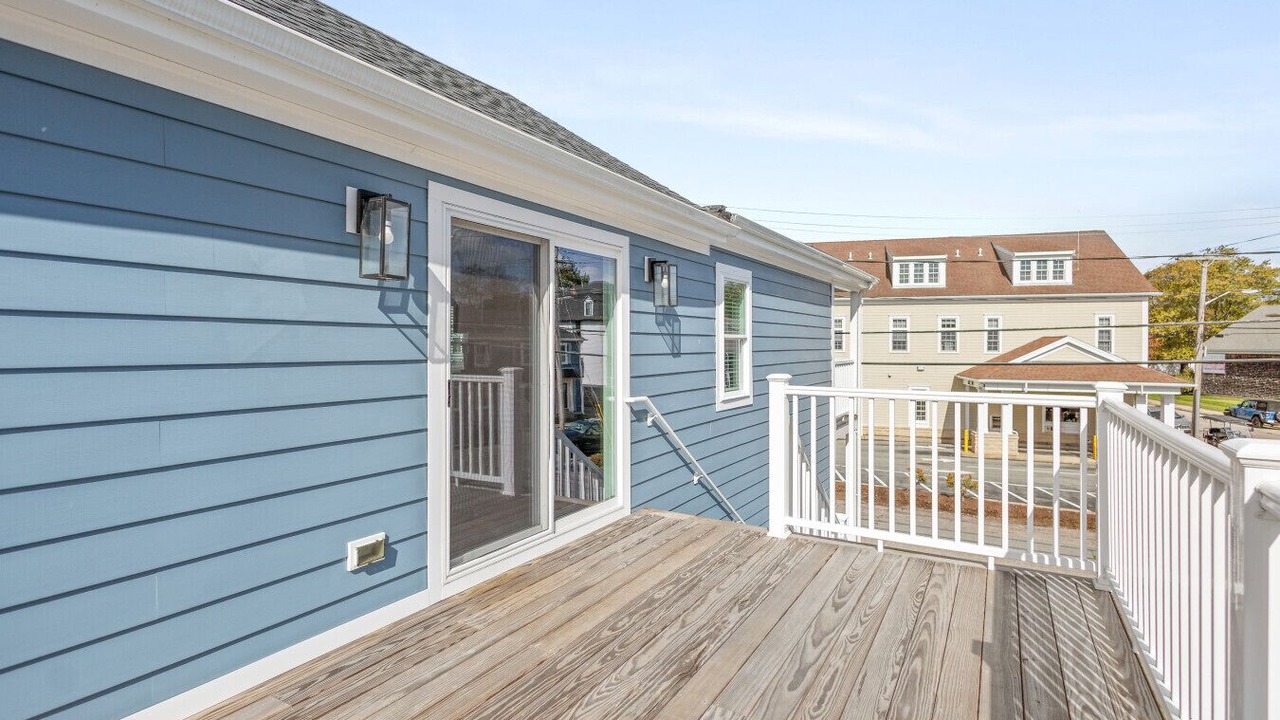 Photo of Patio Balcony in Cliff Walk