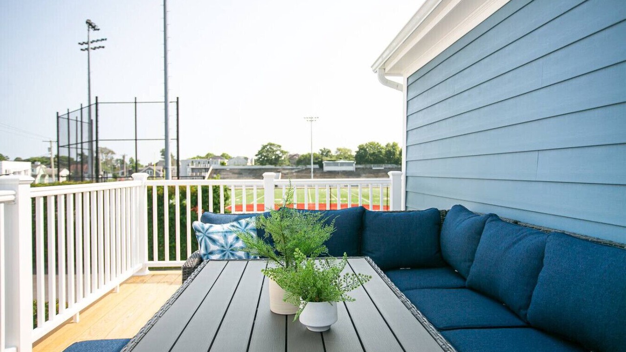 Photo of Patio Balcony in Cliff Walk