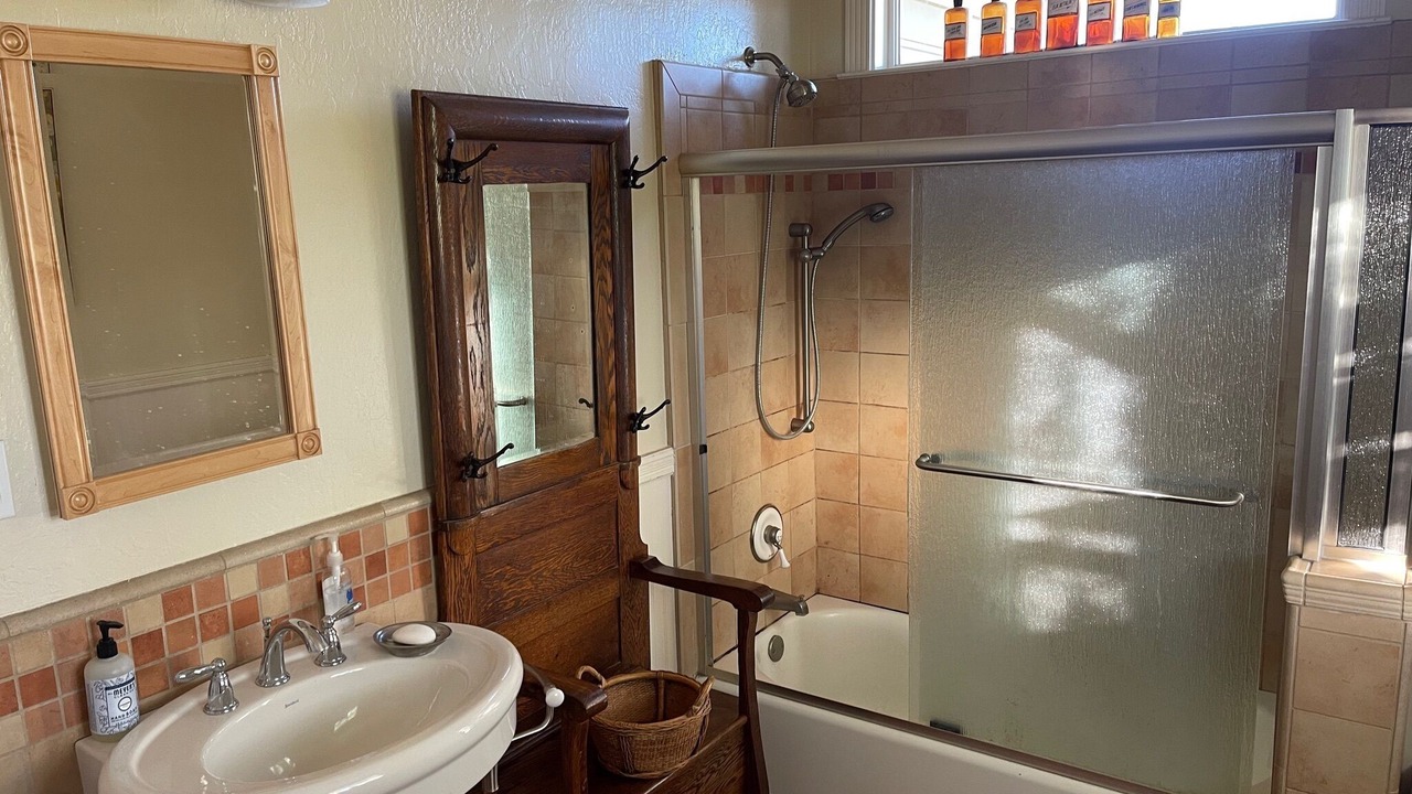 Photo of Bathroom in Oakley