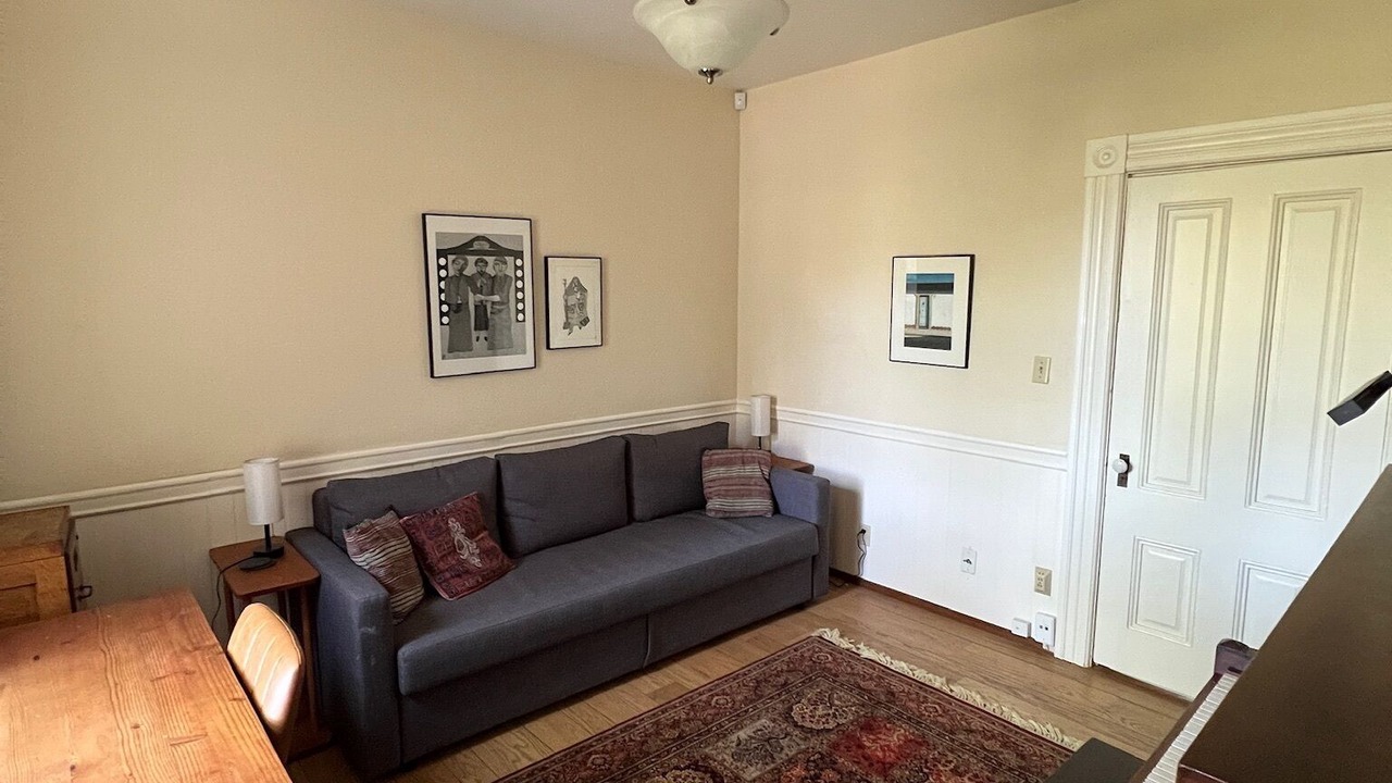 Photo of Livingroom in Oakley