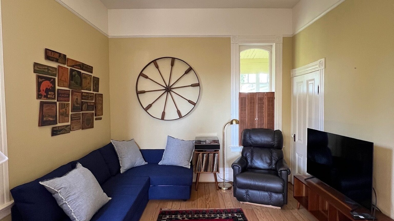 Photo of Livingroom in Oakley