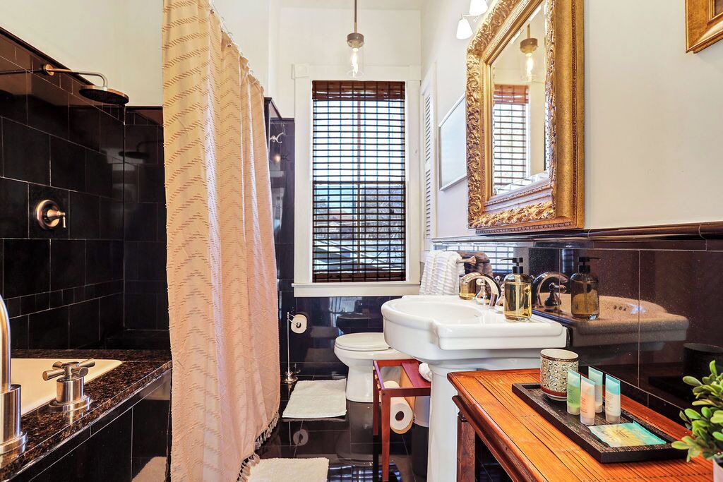 Photo of Bathroom in Metropolitan