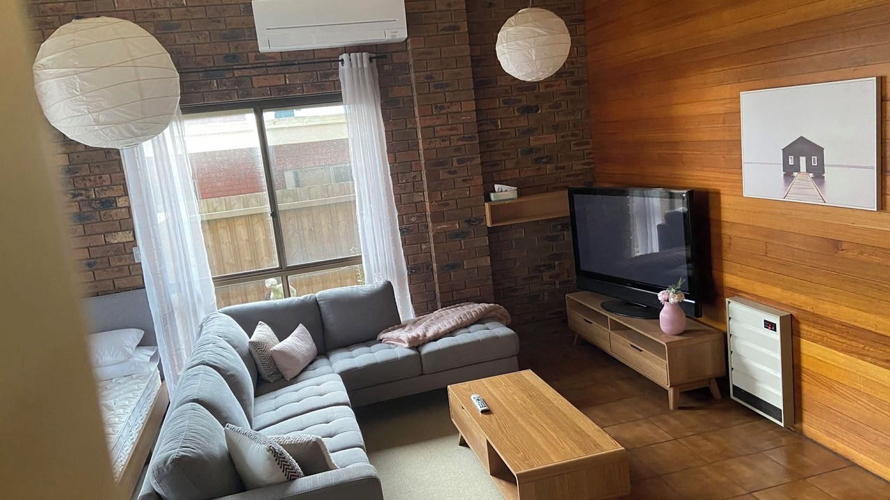 Photo of Livingroom in Indented Head
