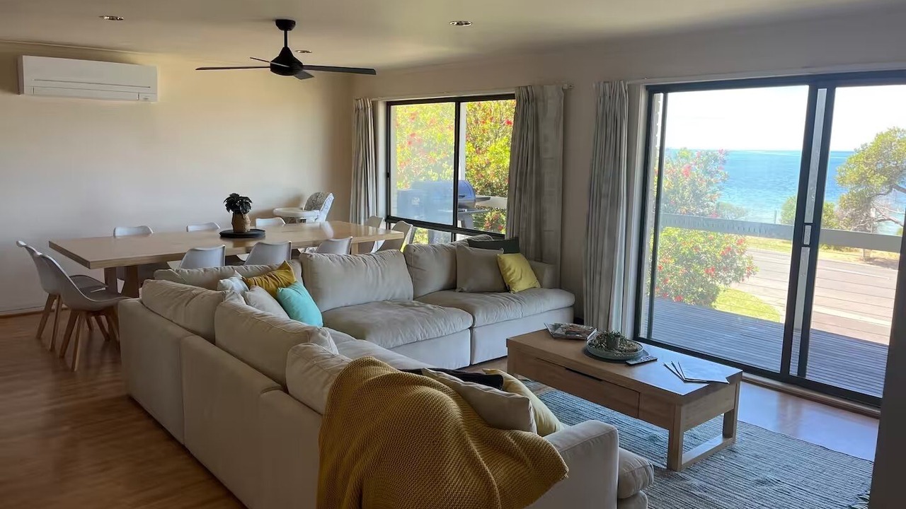 Photo of Livingroom in Indented Head