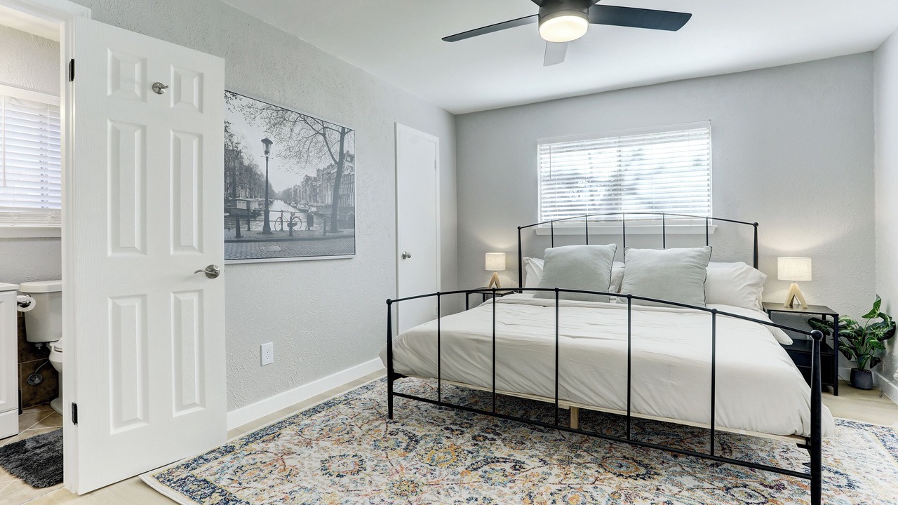 Photo of Bedroom in North Austin Civic Association