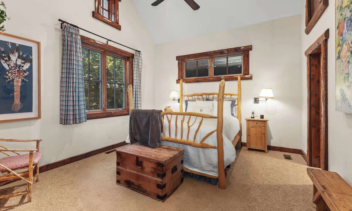 Photo of Bedroom in Warm Springs