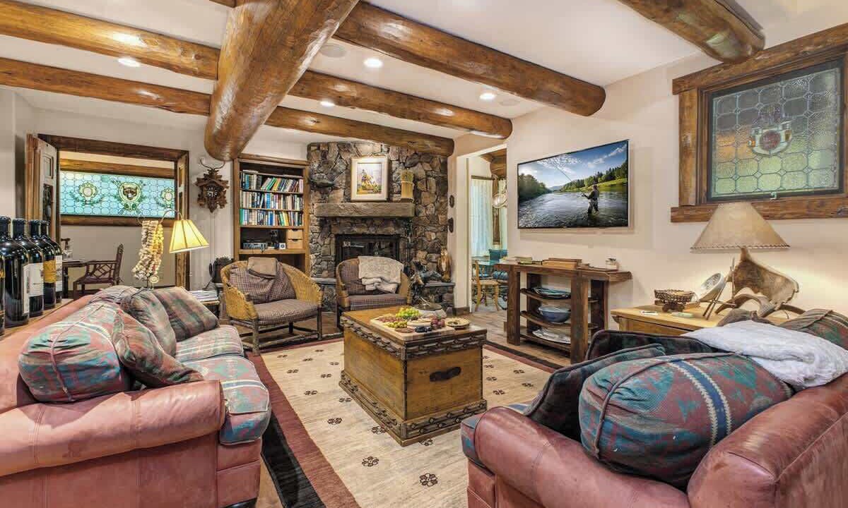 Photo of Livingroom in Warm Springs