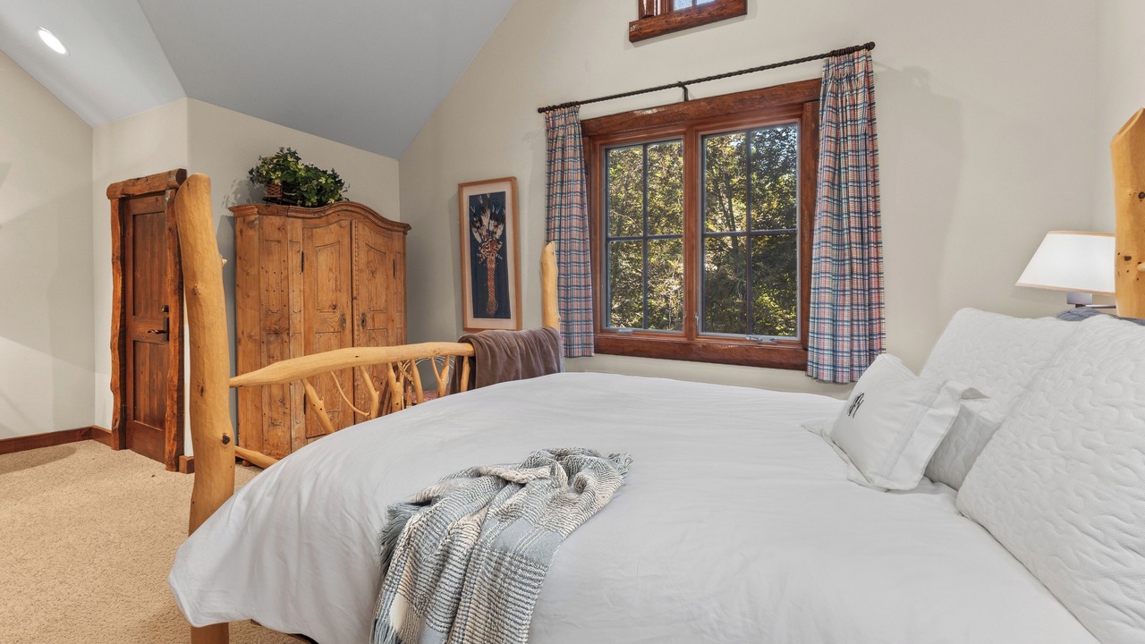 Photo of Bedroom in Warm Springs