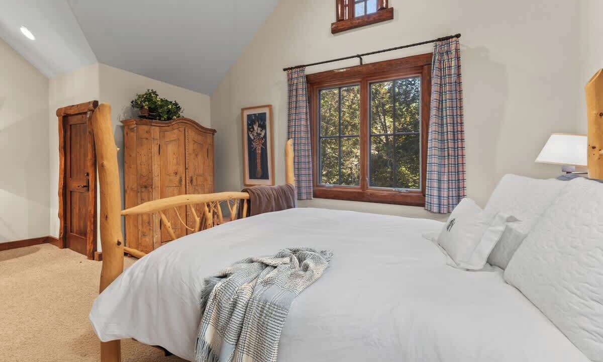 Photo of Bedroom in Warm Springs