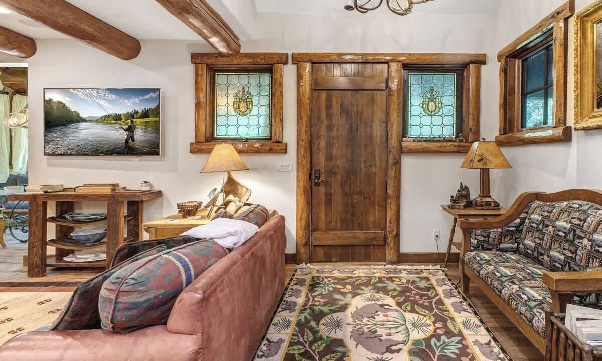 Photo of Livingroom in Warm Springs