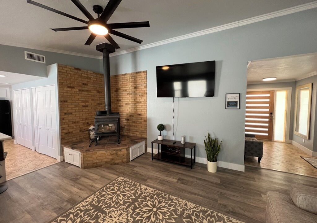 Photo of Livingroom in Victorville