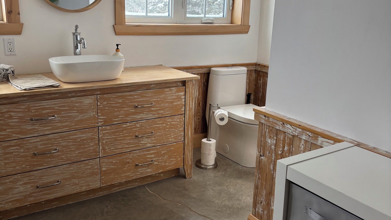Photo of Bathroom in Saint-Etienne-de-Lauzon