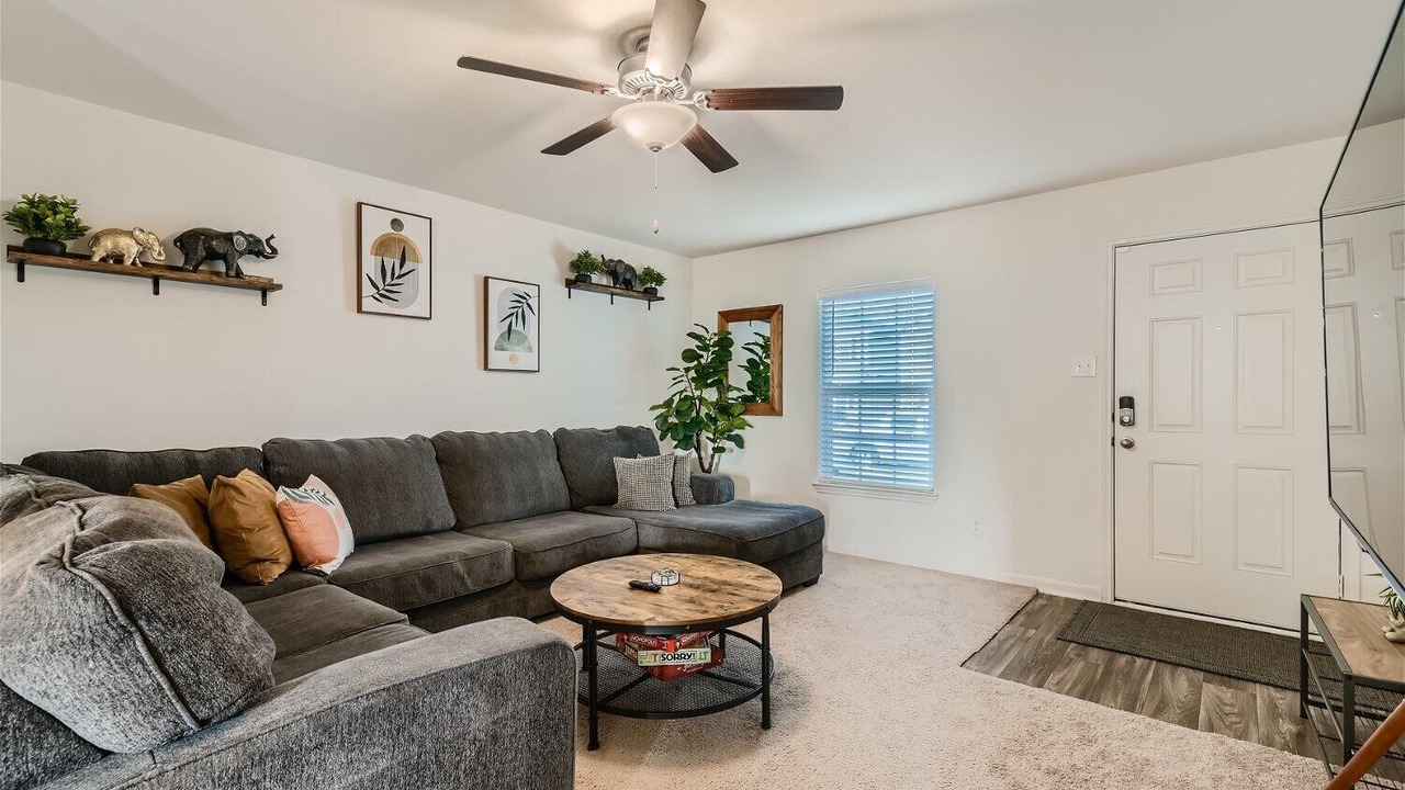 Photo of Livingroom in Medina Valley