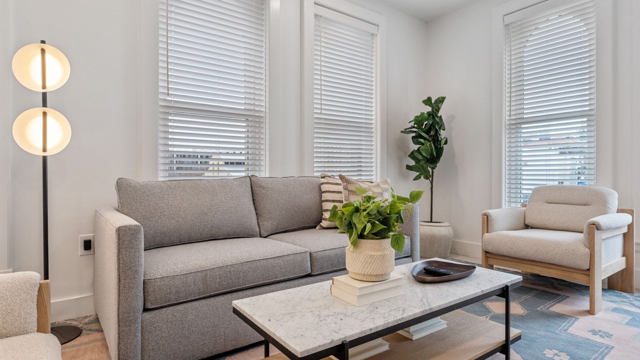 Photo of Livingroom in Main - Military Plaza