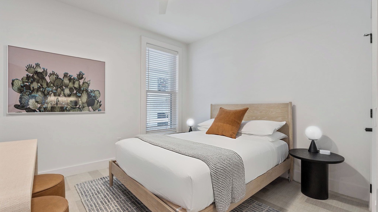 Photo of Bedroom in Main - Military Plaza