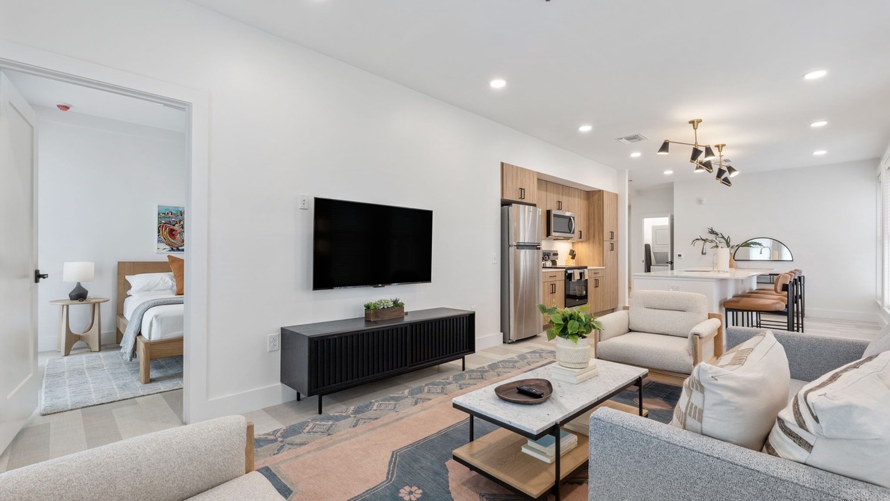 Photo of Livingroom in Main - Military Plaza