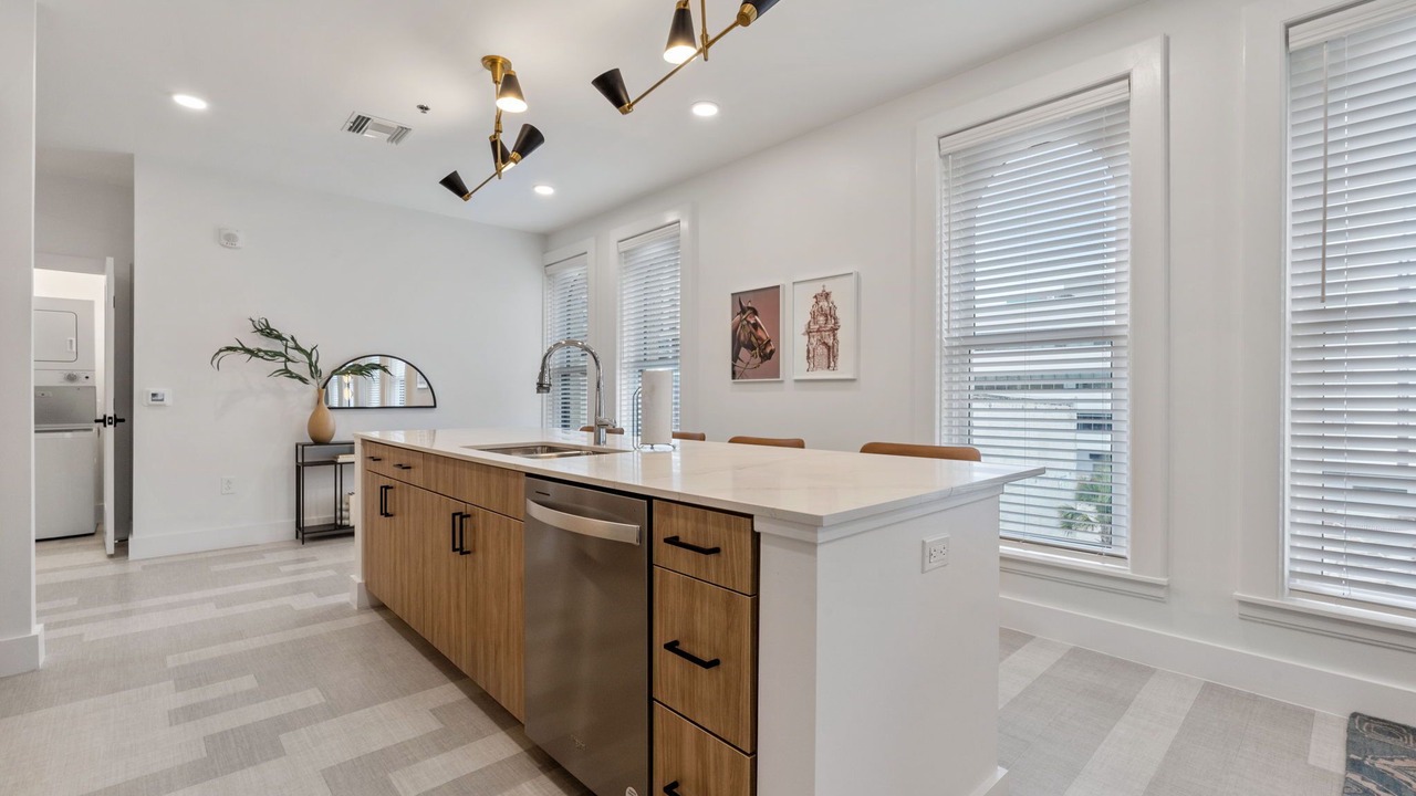 Photo of Kitchen in Main - Military Plaza
